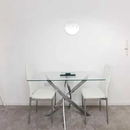 Apartment Aura C York